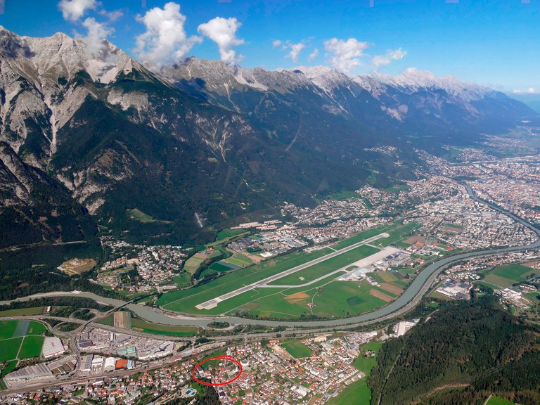 Innsbruck with Voels at the lower left - CC-BY-SA Rolf Kickuth This file is licensed under the Creative Commons Attribution-Share Alike 4.0 International license. Author Rolf Kickuth Source https://commons.wikimedia.org/wiki/File:InnsbruckFlughafen2018-09-08-15-13-12_1.jpg